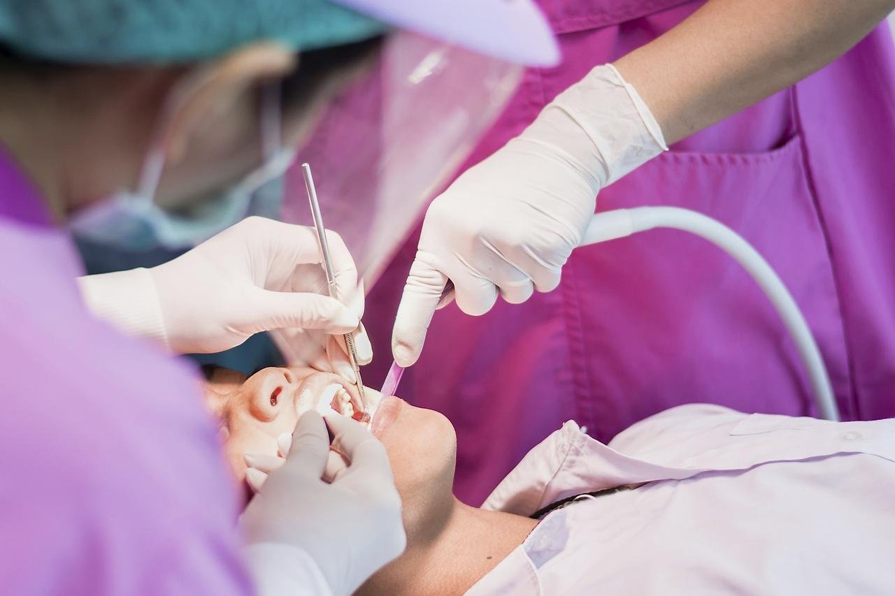 Hillerød Kommunes fem tandplejeklinikker skal samles på Frederiksborg Byskole. Onsdag godkendte byrådet at frigive de 30 millioner kroner til byggeriet af den nye tandklinik