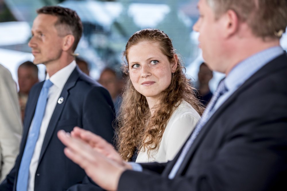 I måling ligger fire partier under spærregrænsen. Kommentator spår dog, at mindst et af dem vil klare den.