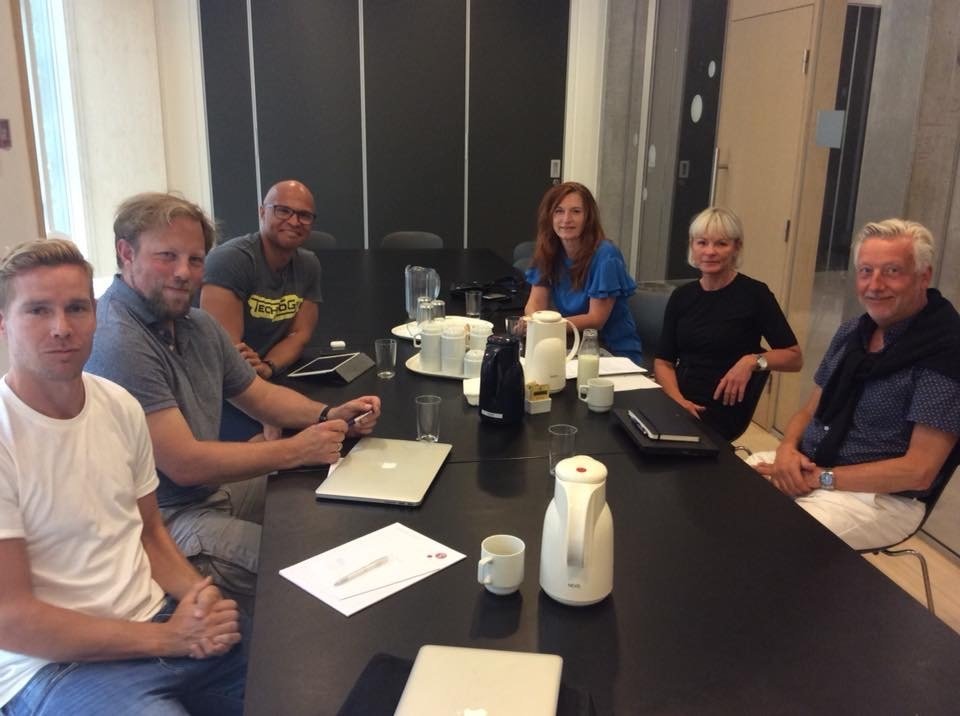 Den lokale politiker Jette Christensen (V) mener, at kost og ADHD kan hænge sammen. Hun er med i en projektgruppe, hvor blandt andre ernæringsekspert Arne Astrup optræder. De vil skaffe midler til at undersøge kostens betydning for ADHD-symptomer og behov for medicin.