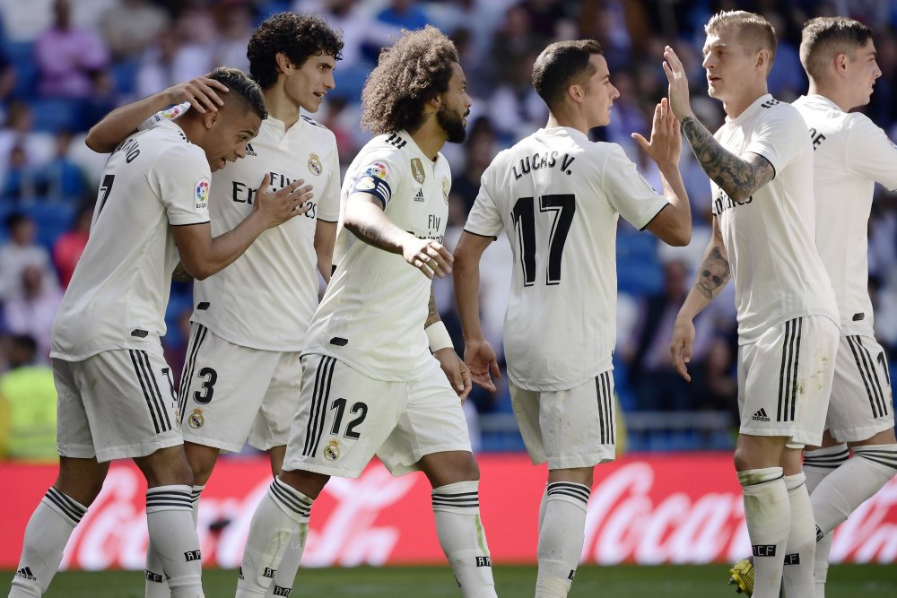 Med en 3-2-sejr over Villarreal holder Real Madrid liv i en spinkel mulighed for at nå andenpladsen i ligaen.