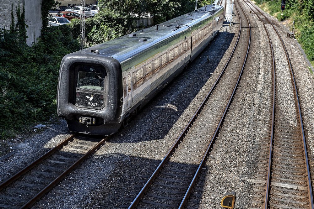 Færre rejste med DSB's tog i 2018, og overskuddet faldt til 247 millioner kroner, viser årsregnskab.