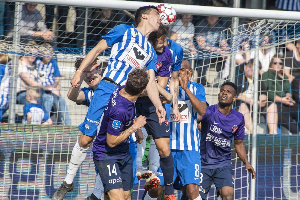 Rodolph Austin scorede til 2-2 for Esbjerg i overtiden mod FC Midtjylland, som taber to point i guldkampen.