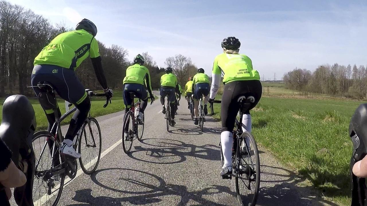Åbningsløbet hos Hørsholm Cykel Motion markerer cykelsæsonens start og afvikles som et socialt løb,hvor man følges ad og venter og hjælper hinanden i tilfælde af defekt.