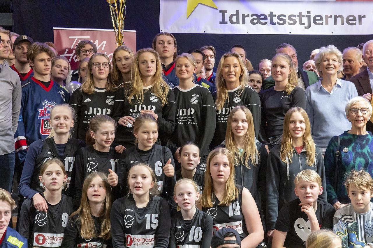 "I er med til at gøre Hørsholm til sportens by," sagde borgmester Morten Slotved ved årets idrætsstjerne-hyldest hos Mercedes Benz