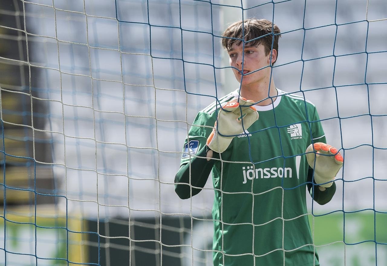 Han var rygtet til dansk storklub. Men den tidligere Vejby-målmand Oskar Snorre fortsætter i Lyngby