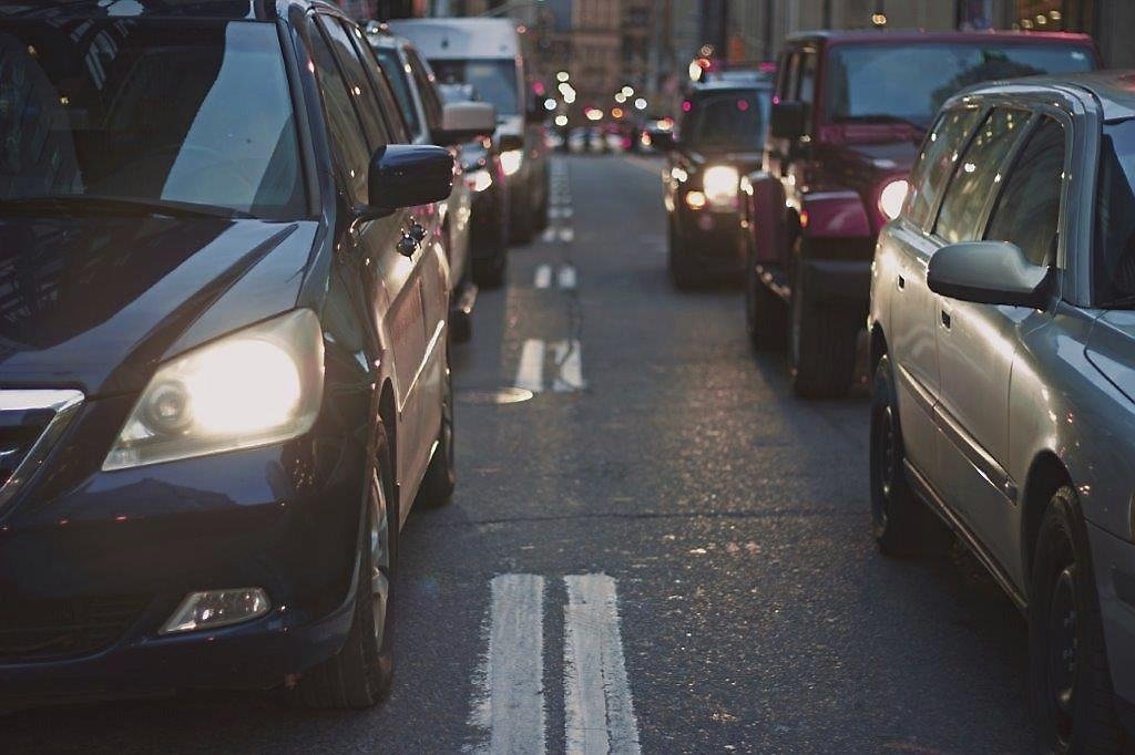 Flere og flere indbyggere i Frederikssund Kommune pendler langt på arbejde. Siden 2011 er antallet af folk, der har 40 kilometer eller længere på arbejde, steget med 14,8 procent.