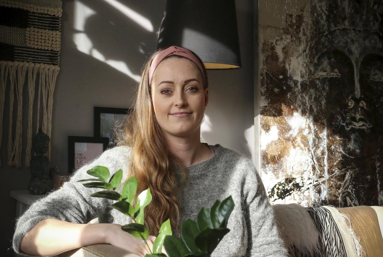 30-årige Cathrine Katzmann fra Virum har åbnet praksis i Hovedgaden. I sit korte liv har hun gået på et hav af skoler, været soldat i Afghanistan, taget flere uddannelser og er nu parterapeut, sexolog og vaginalterapeut. Og så har hun også stiftet familie.