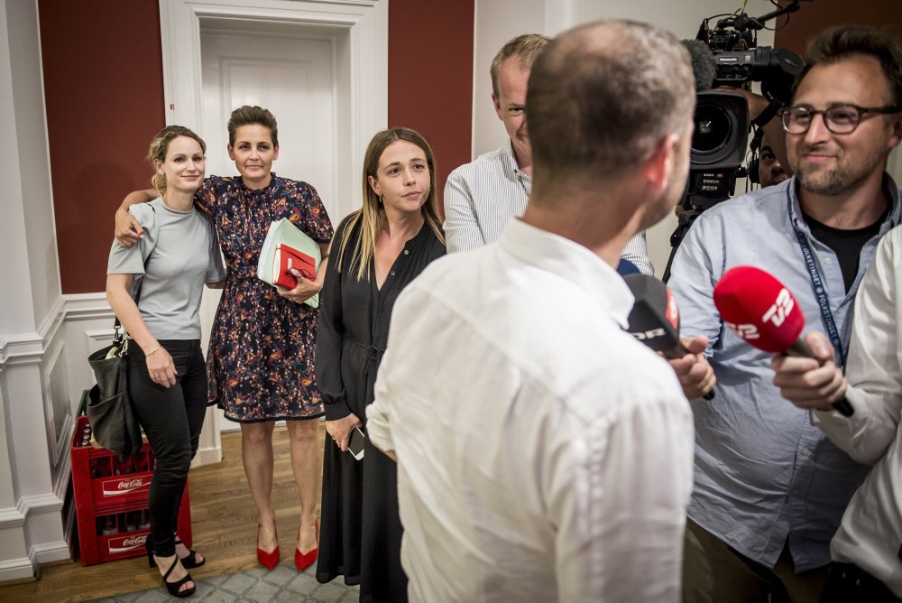 Det spidser til i forhandlingerne om at danne regering. Støttepartierne var kortfattede sent mandag aften.