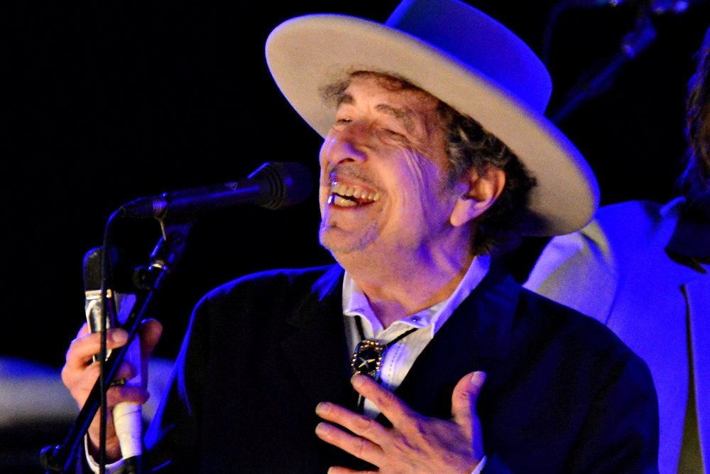 Bob Dylan skal 3. juli spille på Roskilde Festival. Festivalen har offentliggjort 32 nye navne til programmet.