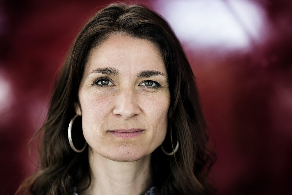Charlotte Munck breder sig over skuespil, sang og arbejde bag kulisserne på både de skrå brædder og den store og lille skærm. Den 2. december fylder hun 50 år.