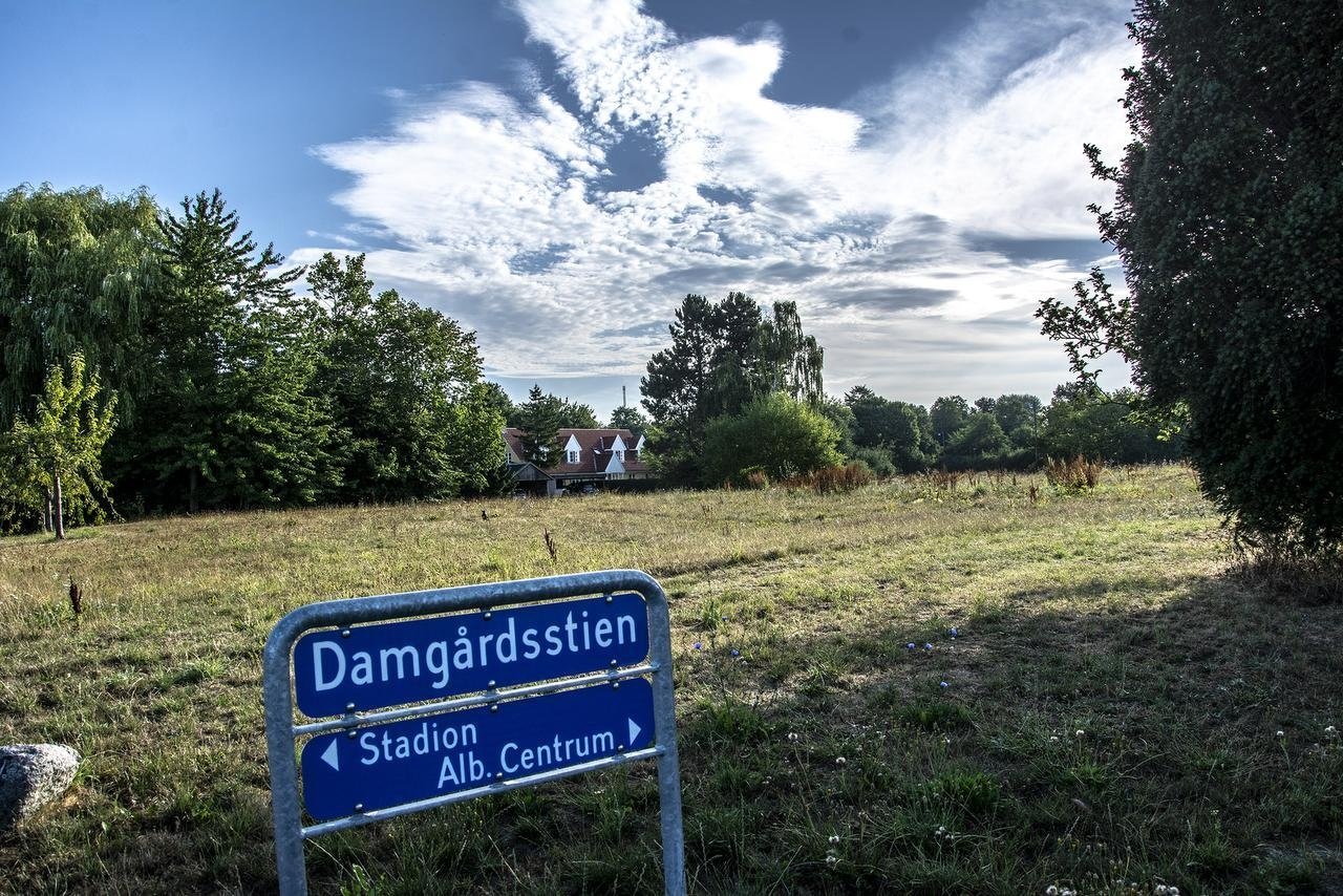 På vegne af Herstedvester grundejerforening, Helle Iversen, formand