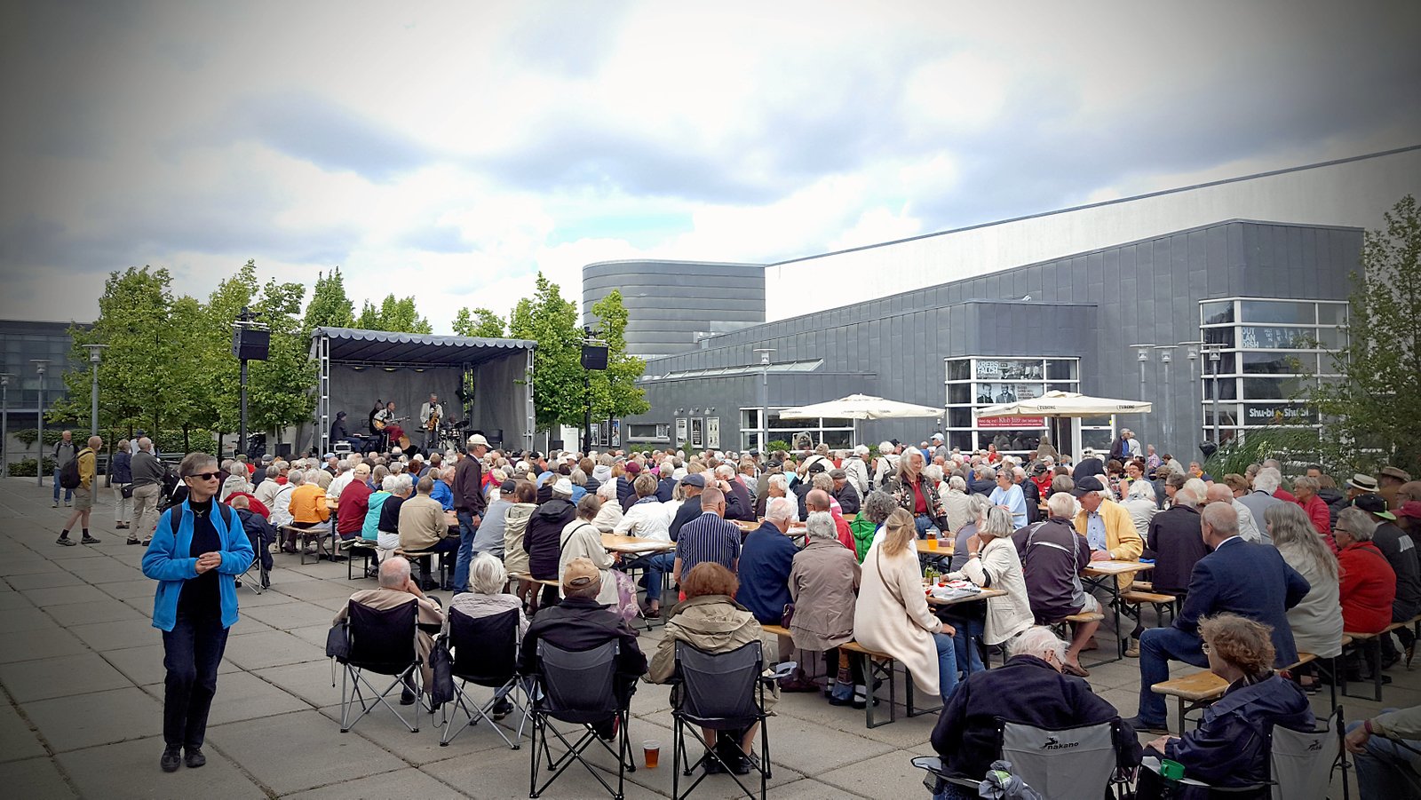 Efter et par år indendørs-koncerter kommer Rødovre Rådhusplads igen til at summe af jazz.