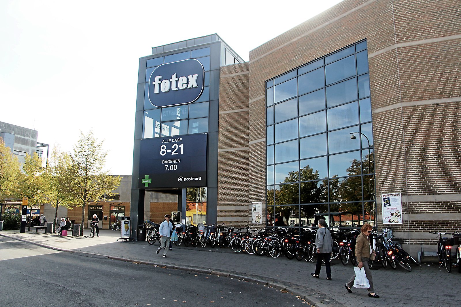 Dreng blev lokket til Føtex ved Stationscentret, hvor et tæskehold ventede.