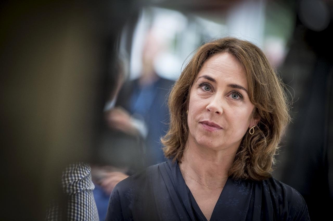 Sofie Gråbøl læser en dyster fortælling og Annette Lassen fortæller om de islandske sagaer