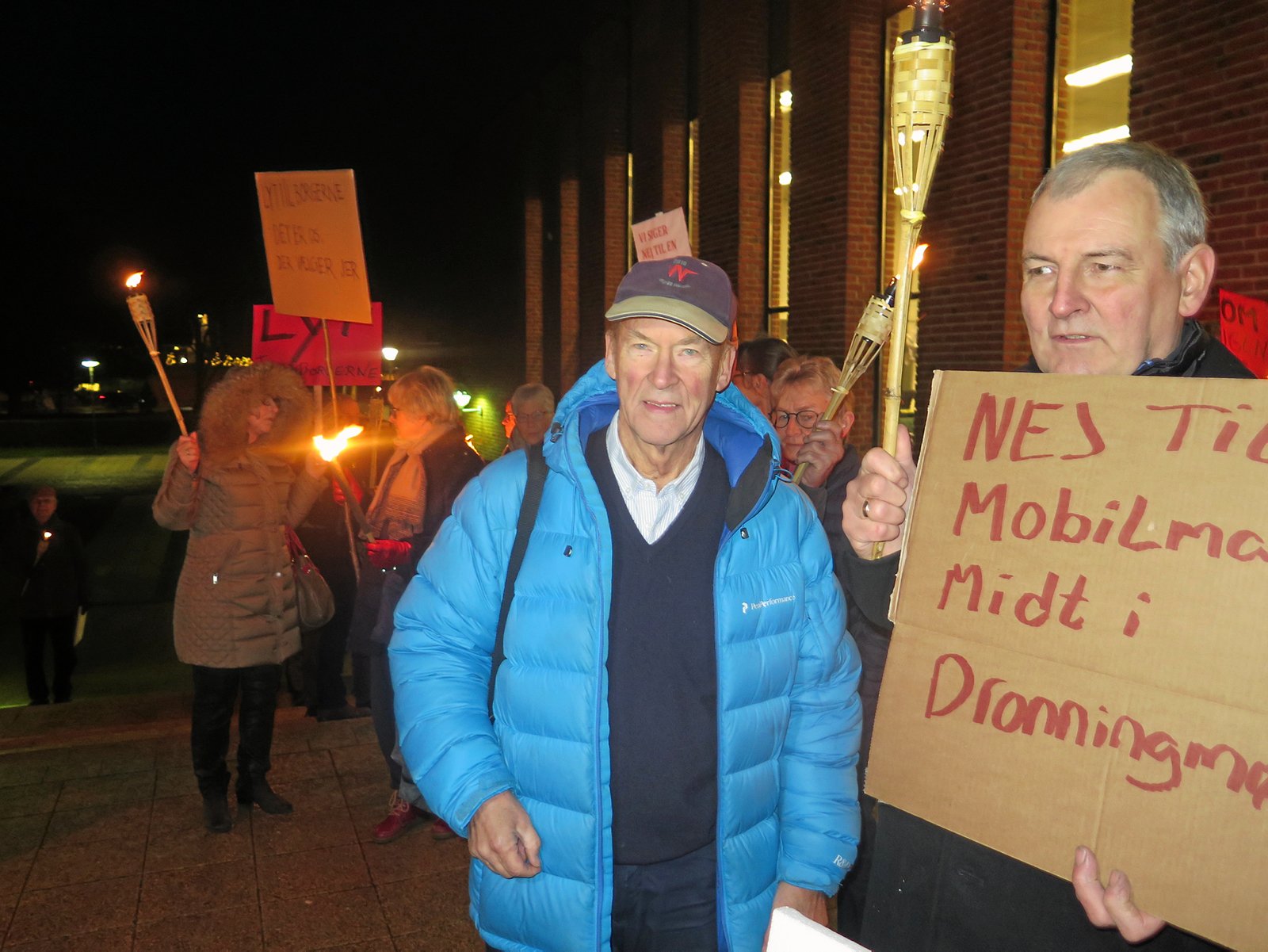 Jan-Helge Larsen var som talsmand for "mastegruppen" blandt de mange i Dronningmølle, der kæmpede mod planerne om masten midt i byen.