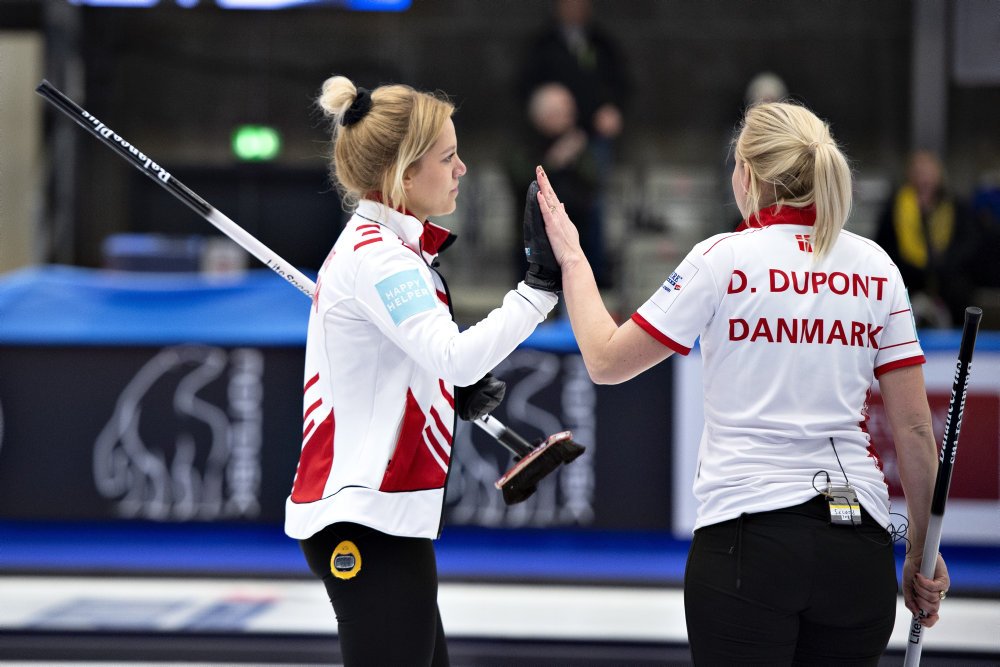 Denise og Madeleine Dupont har valgt at indstille karrieren som curlingspillere, fortæller de til TV2 Sport.