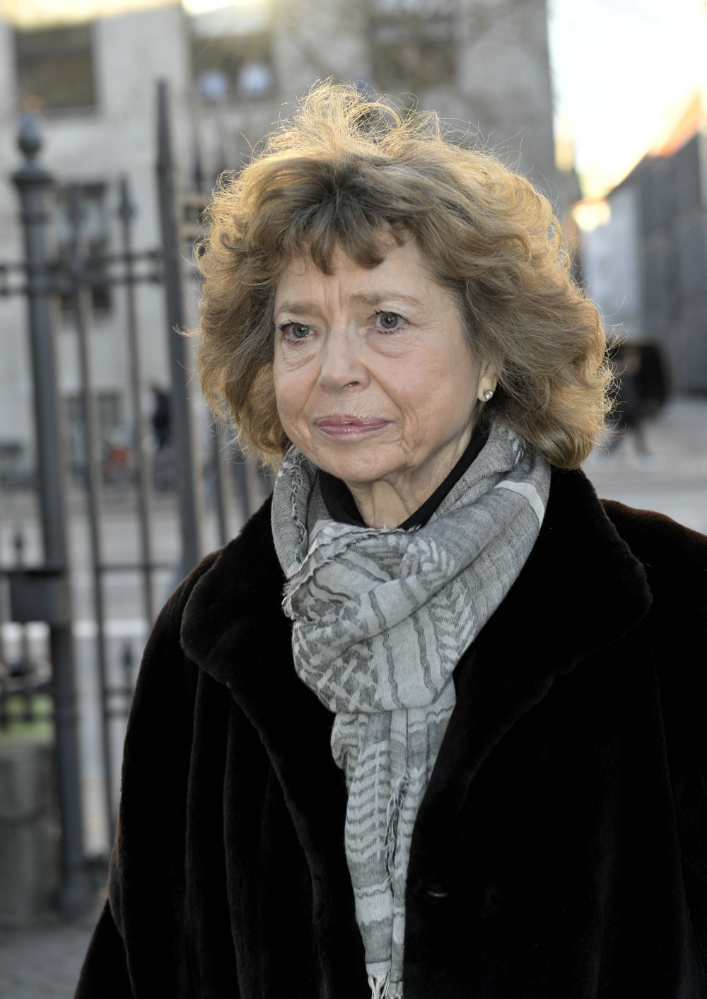 Bente Scavenius er en kompetent kunstformidler i tv og en travl bedstemor. Torsdag den 12. december runder hun 75 år.