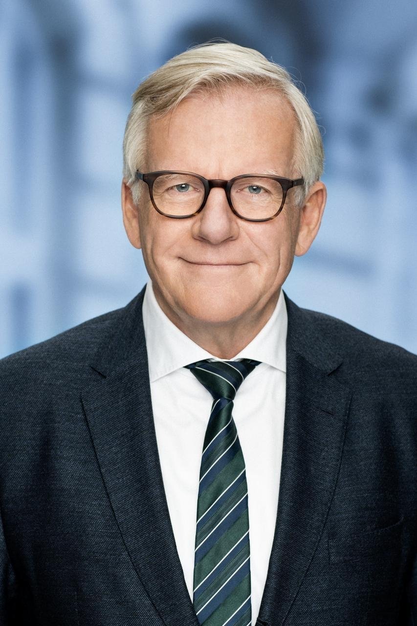 Borgmester i Rudersdal Kommune, Jens Ive (V), sender tanker til den knivdræbtes familie og understreger samtidig, at børn og forældre på Birkerød Skole ikke skal være unødigt bekymrede.