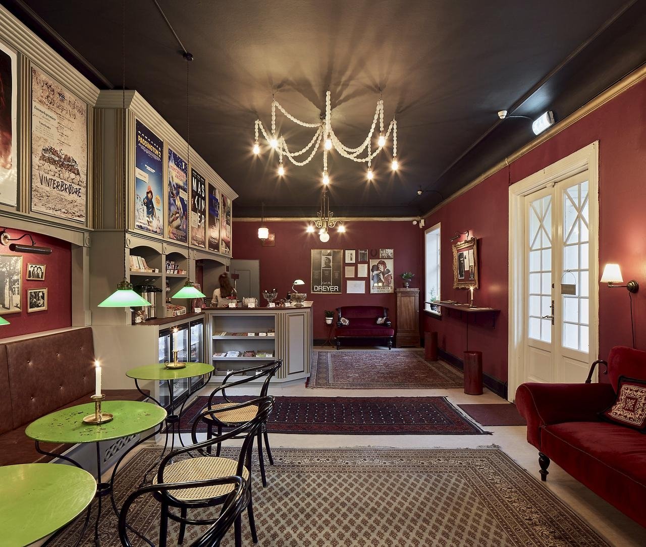 Den 6. august 1919 åbnede Reprise Teatret, der dengang hed Holte Biograf Teater. Denne sommer kan Reprisen derfor fejre sin 100-års fødselsdag, og det markeres med en perlerække af særarrangementer for både børn og voksne