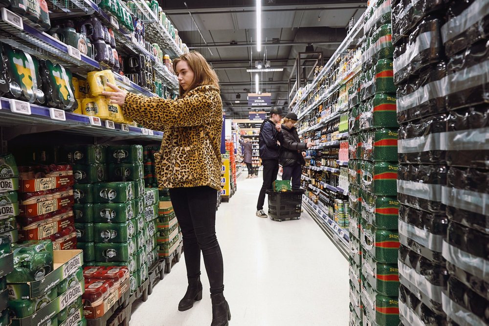 Unge skal være 16 år for at købe alkohol på mindre end 16,5 procent.