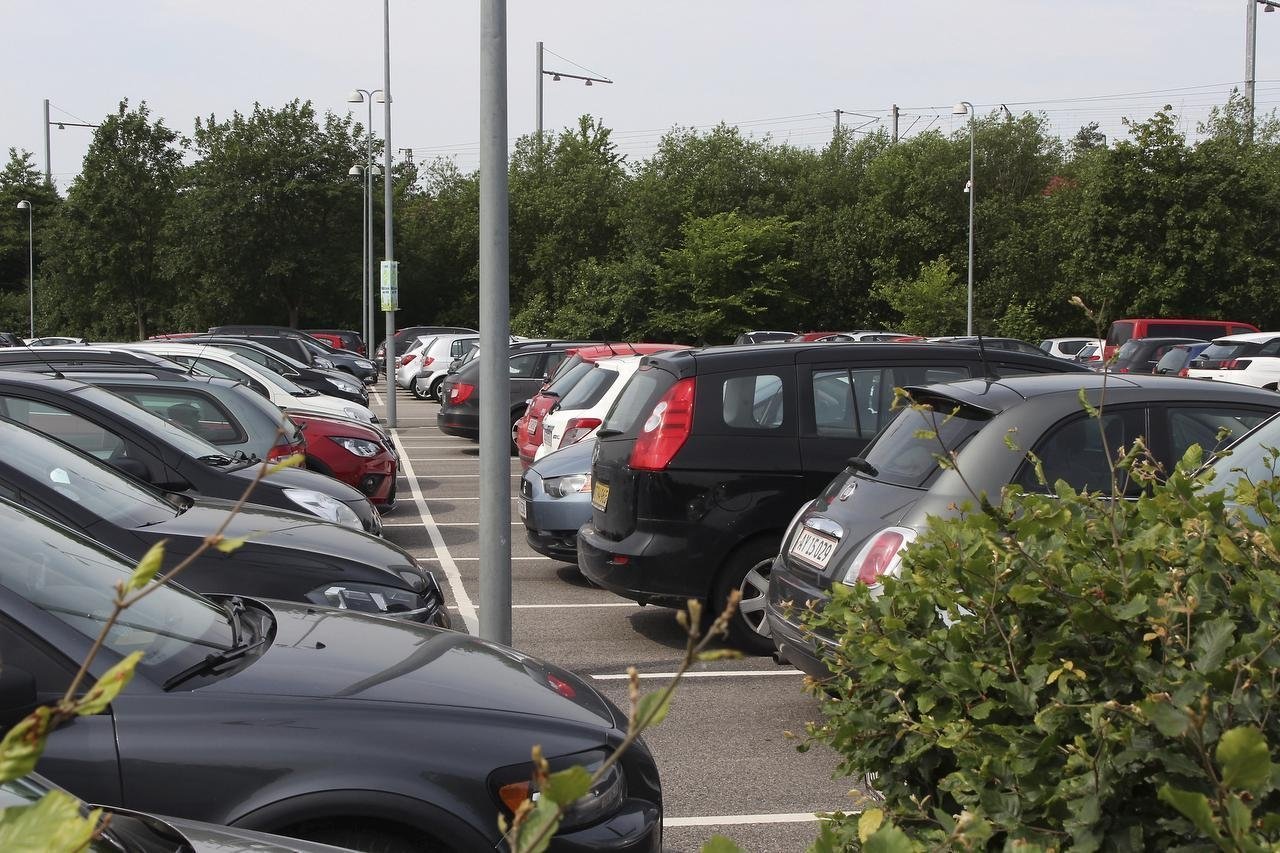 - To timers gratis parkering vil give folk mulighed for at ordne det, de skal, og stadig have tid til en kop kaffe, en tur i gågaden eller et besøg i en lokal butik, skriver kandidat.