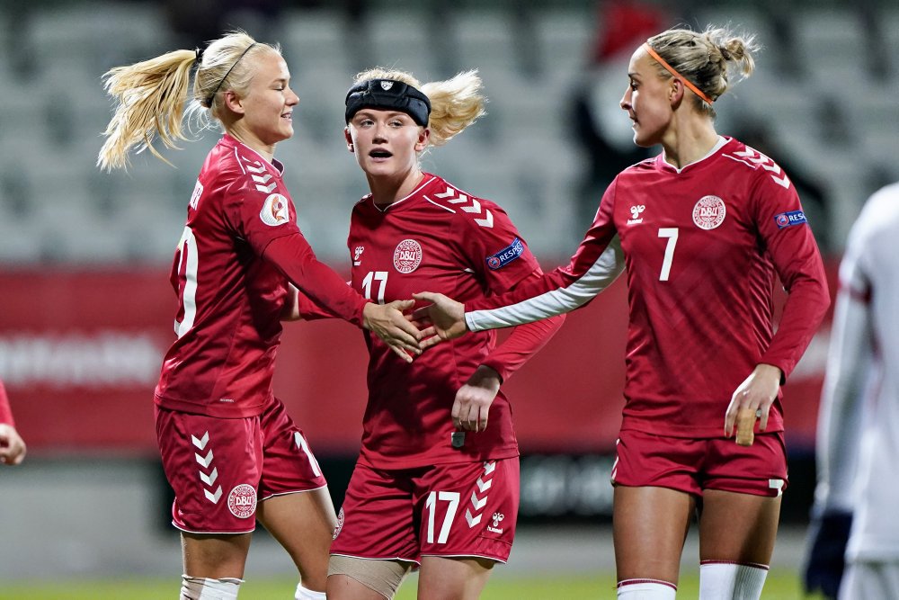 Pernille Harder, Sanne Troelsgaard og Nicoline Sørensen er nomineret til titlen som Årets Spiller i 2019.