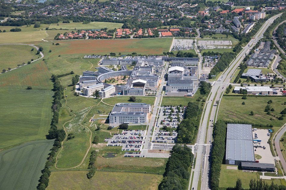 Novo Nordisk i Måløv vil bygge 8500 kvadratmeter lager på deres grund. Men der kan leve flere beskyttede arter og det kan få stor betydning.