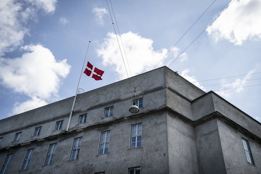 25-årig er fængslet efter ulykke, der kostede politimand livet. Han nægter sig skyldig i uagtsomt manddrab.