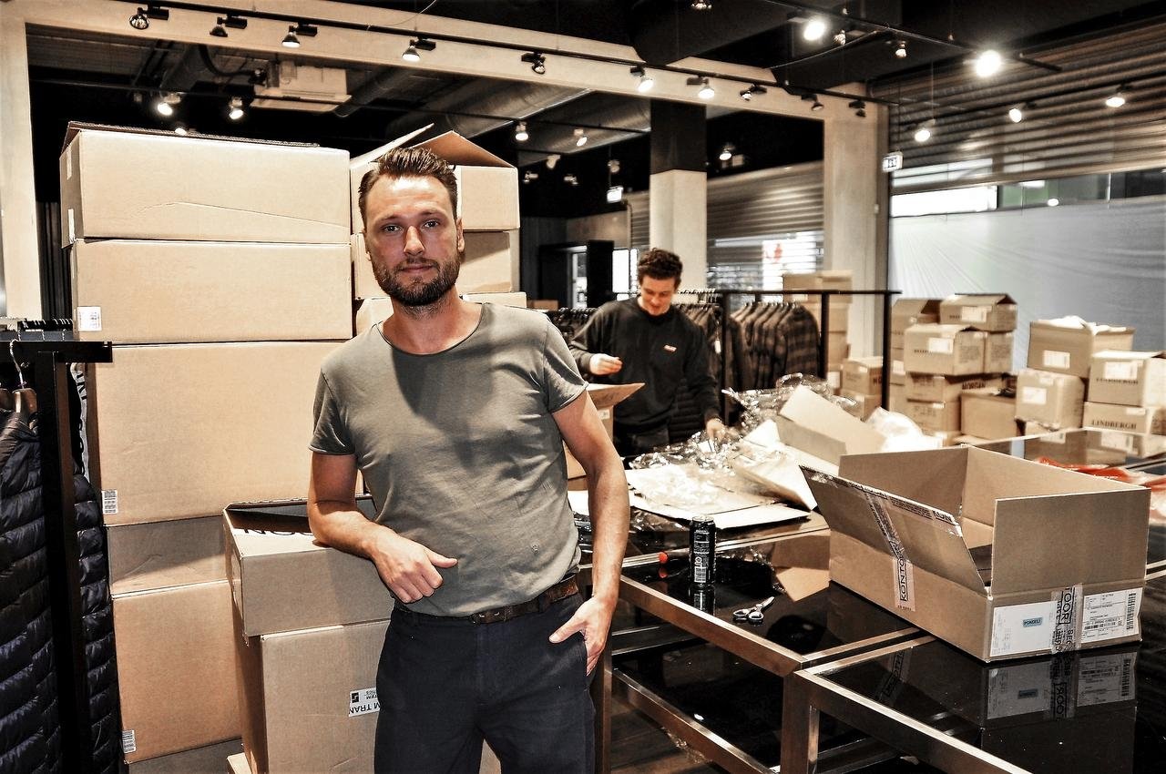 Butikschef Nikolaj Schnipper åbner 26. september Tøjeksperten i en nyrenoveret udgave med det dobbelte areal og med nye mærker i sortimentet