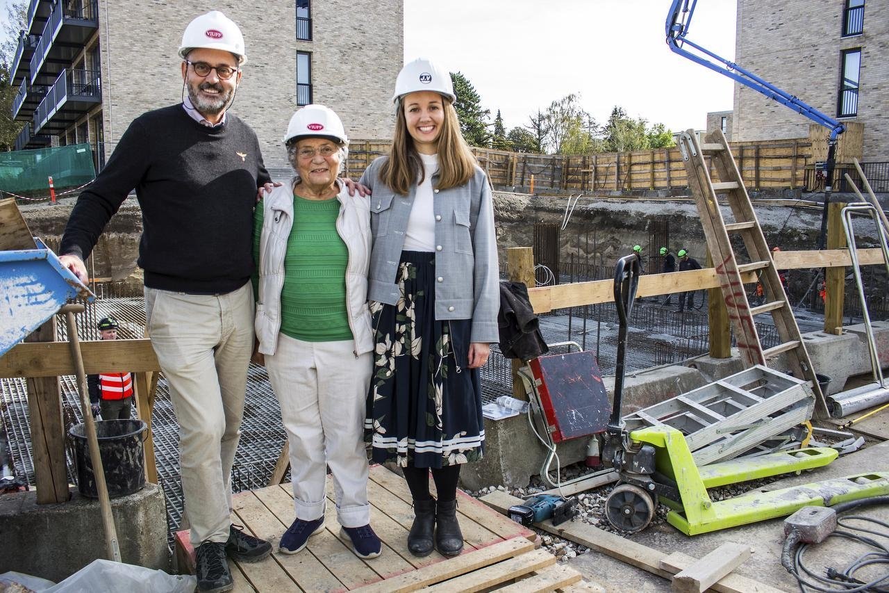 Det er ikke for ingenting, at det kommende højhus i Frederikssund har fået navnet Tårnet. For med sine 14 etager sniger det sig helt op i toppen af høje bygninger i Frederikssund. Torsdag blev fundamentet støbt