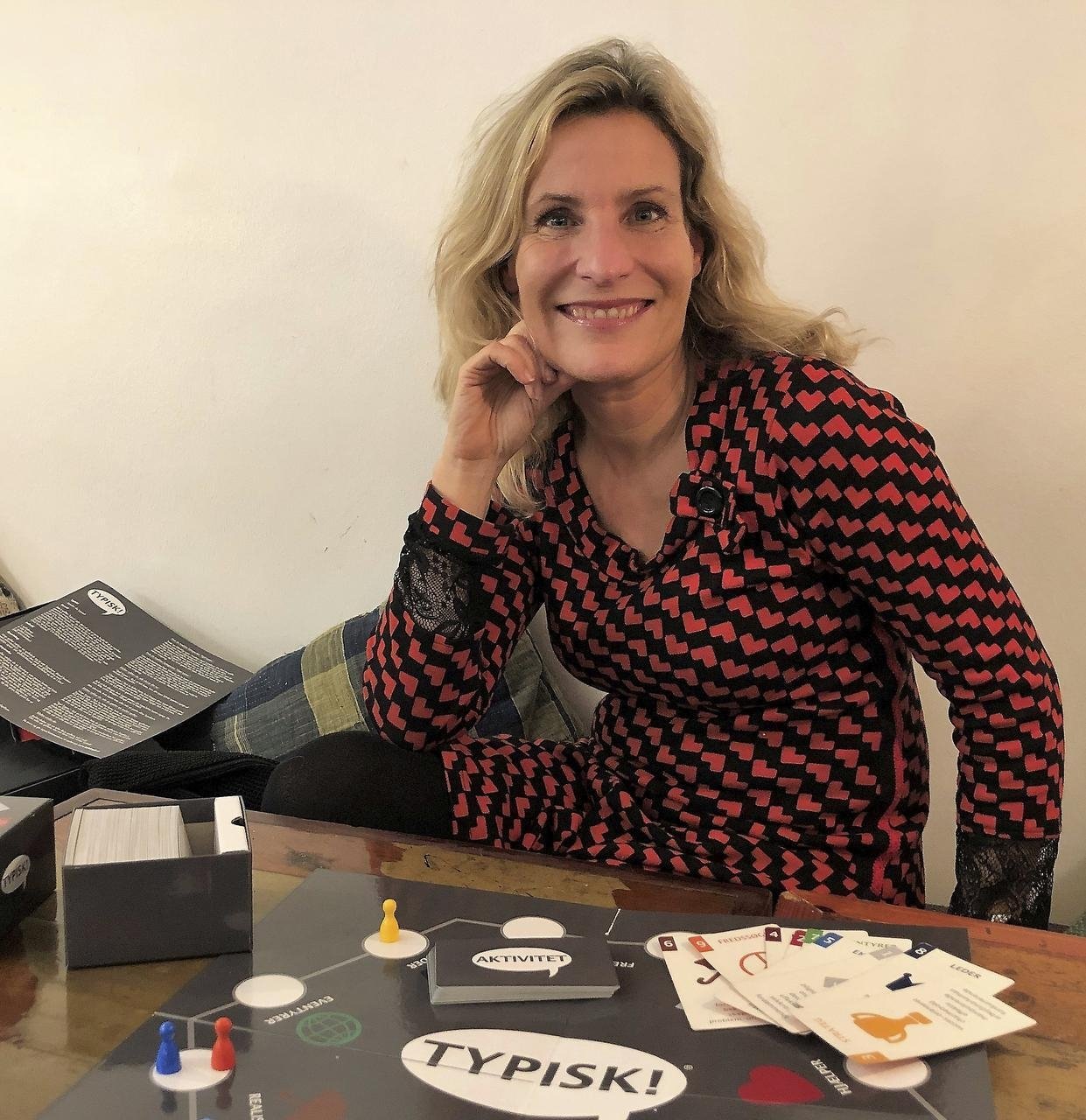 Vi er ved at miste evnen til at se, lytte og forstå hinanden, konstaterer fremtidsforsker Liselotte Lyngsø, hvis bud på empati-træning er noget så old school som et brætspil