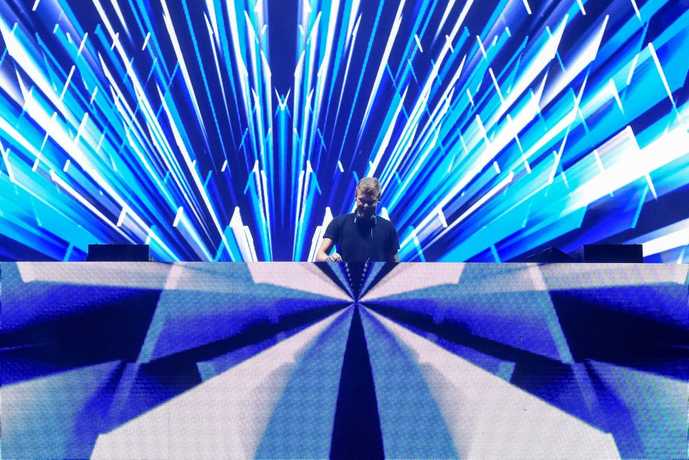 Armin van Buuren tog en kandidatgrad i jura som backup til musikken. Nu er han efterspurgt i hele verden.