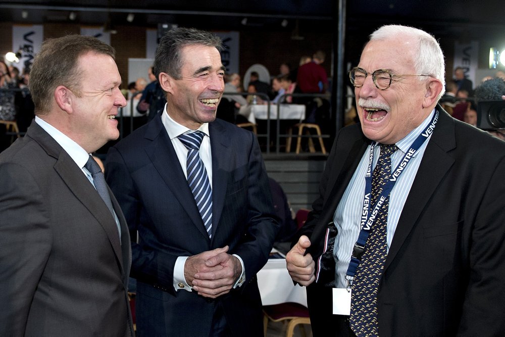Både Lars Løkke, Anders Fogh og Uffe Ellemann ønsker den nyvalgte formand for Venstre tillykke i en video.