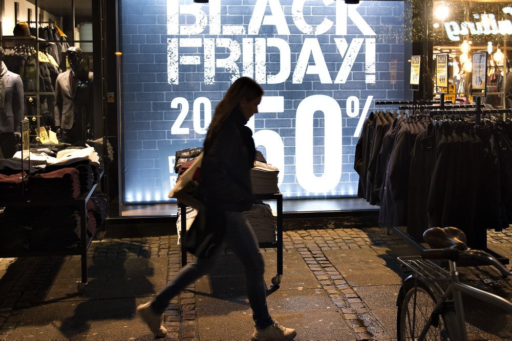 Allerede før black friday prøver butikkerne at lokke med særlige tilbud. Men mange tilbud er dog ikke tilbud.