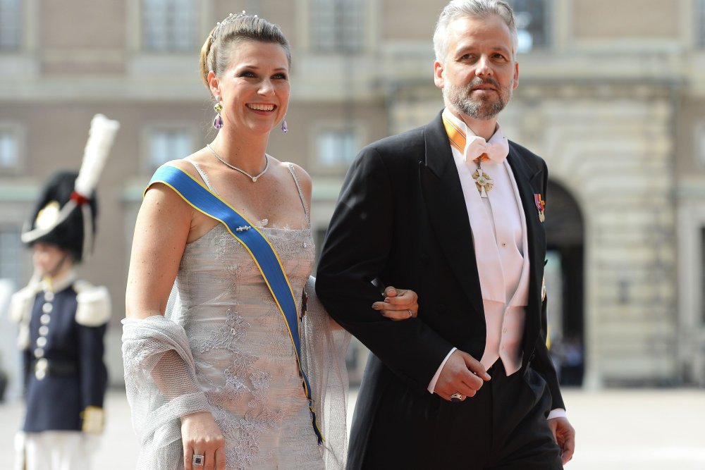 Forfatteren Ari Behn, der i 15 år var gift med den norske prinsesse Märtha Louise, er død, 47 år.