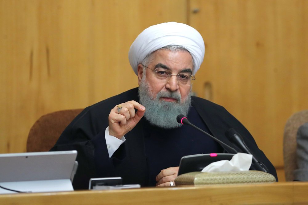 Iransk stats-tv rapporterer om ti dræbte, og sikkerhedsstyrker har forhindret angreb mod politi og militær.