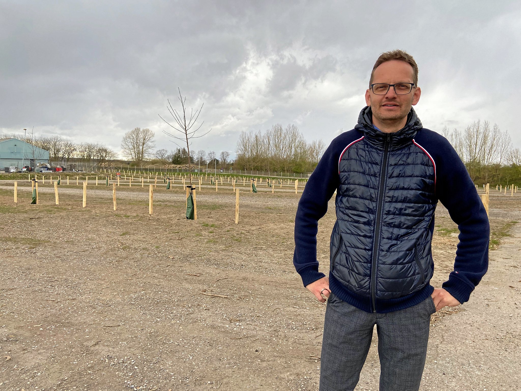 Udenfor sæsonen er der meget fredeligt på parkeringspladsen ved BonBon-Land, hvor der i alt er plads til omkring 3000 biler. BonBon-Lands direktør Lars Fahlmann er dog ikke part i den aktuelle sag om definitionen af rykkergebyr kontra administrationsgebyr.