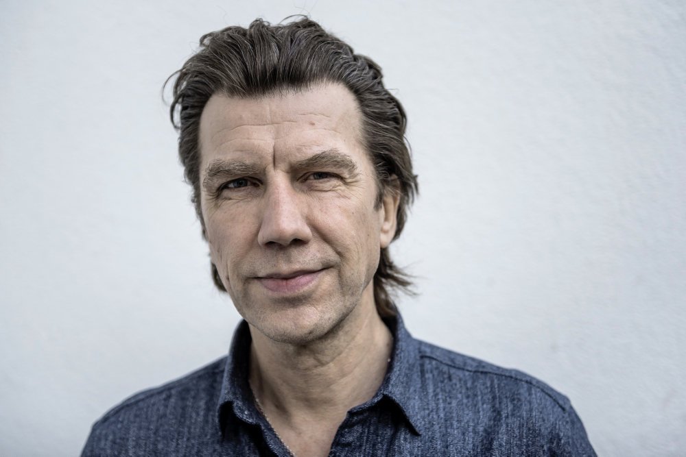 Skuespiller Jesper Lohmann har været fast inventar på teatre og filmset, hvor han typisk har haft biroller. Fredag den 30. oktober fylder han 60 år.