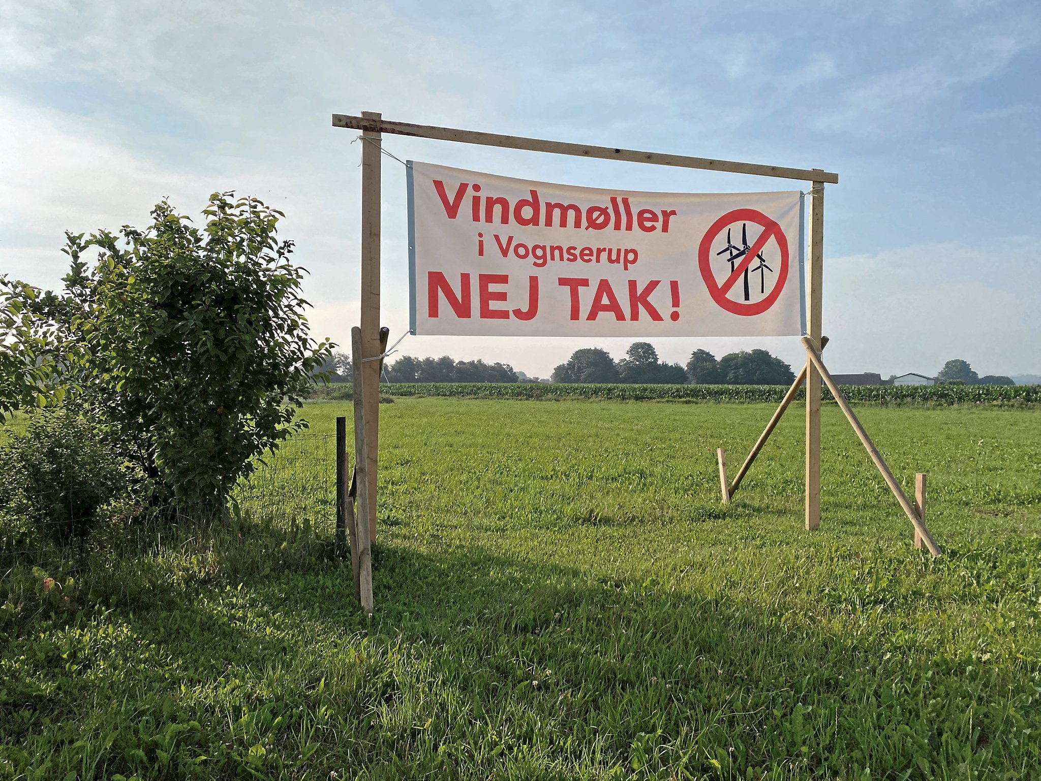 Da der i 2021 (billedet) var planer fremme om at rejse vindmøller på Vognserup Gods’ jorder var der protester - og heller ikke de aktuelle tanker om både vindmøller og solceller møder opbakning fra alle naboerne.