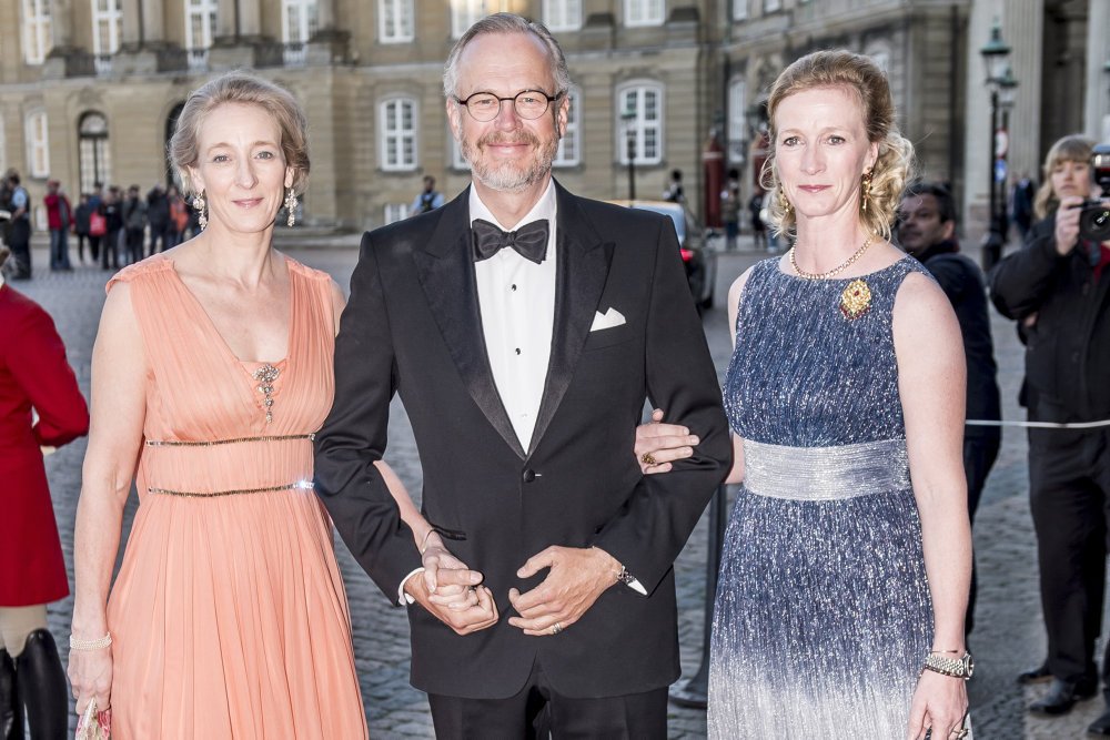Prinsesse Alexandra er opvokset i Berleburg og har boet i Paris og London. Sidste år blev hun gift med greven på Egeskov Slot. 20. november fylder hun 50 år.