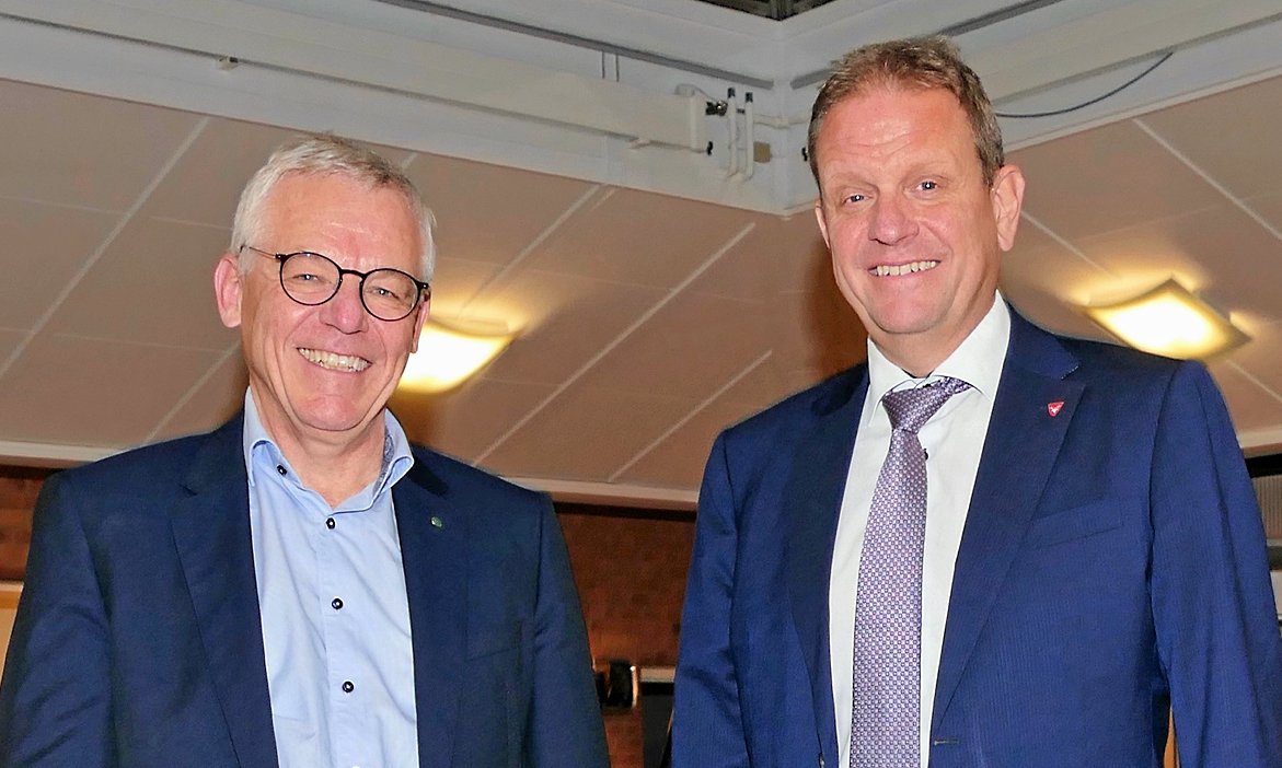 Tomas Dyrbye (K), næstformand i Byudviklingsudvalget, og Hørsholm-borgmester Morten Slotved (K) langer ud efter DSB, fordi intet tyder på, at deres grund tæt ved Rungsted Kyst Station skal bruges til pendlere og infrastruktur.