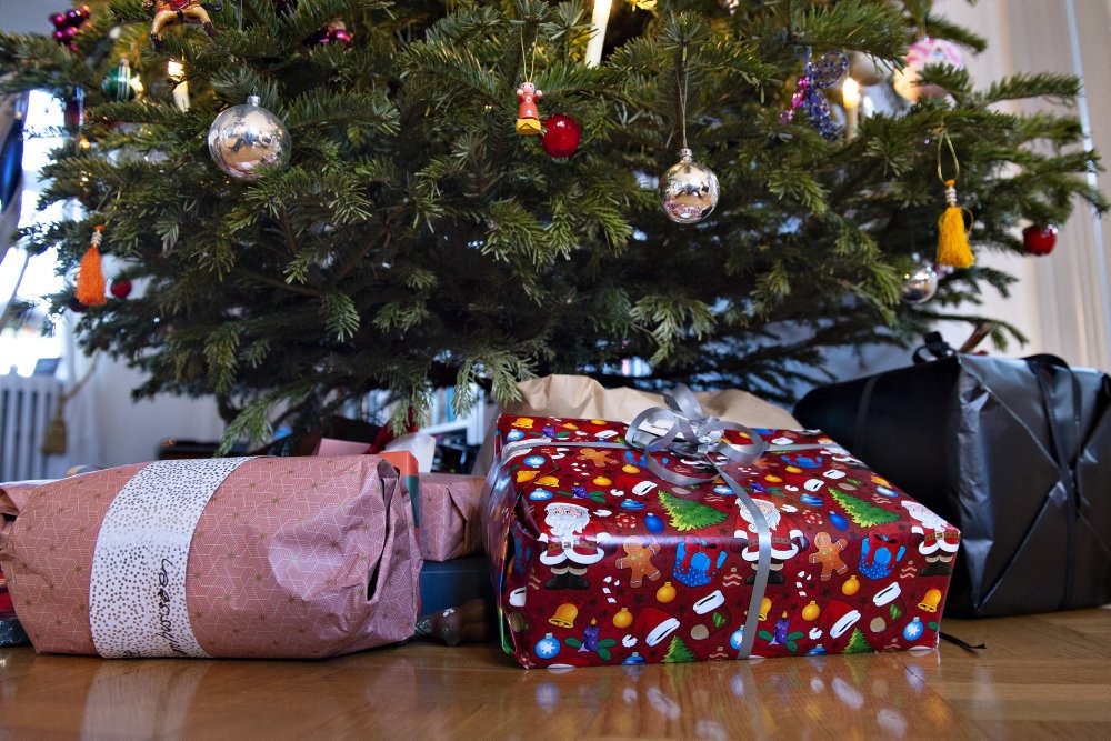 Dansk Folkehjælp forventede færre ansøgere om julehjælp i år, men corona har givet flere en presset økonomi.