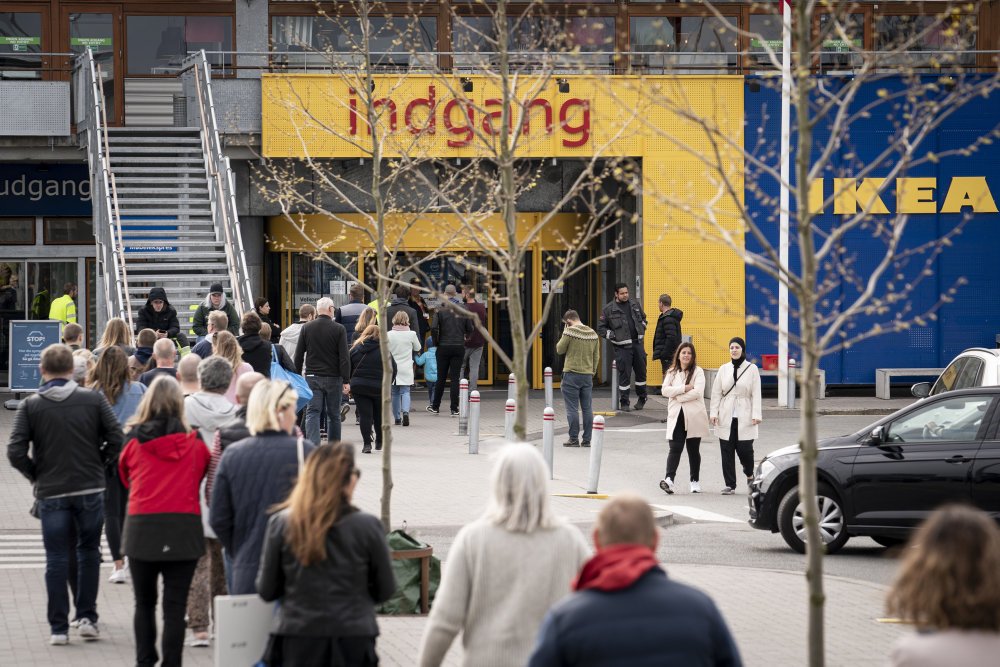 Det ser ud til, at udbetalingen af indefrosne feriepenge får den ønskede effekt på økonomien, siger professor.