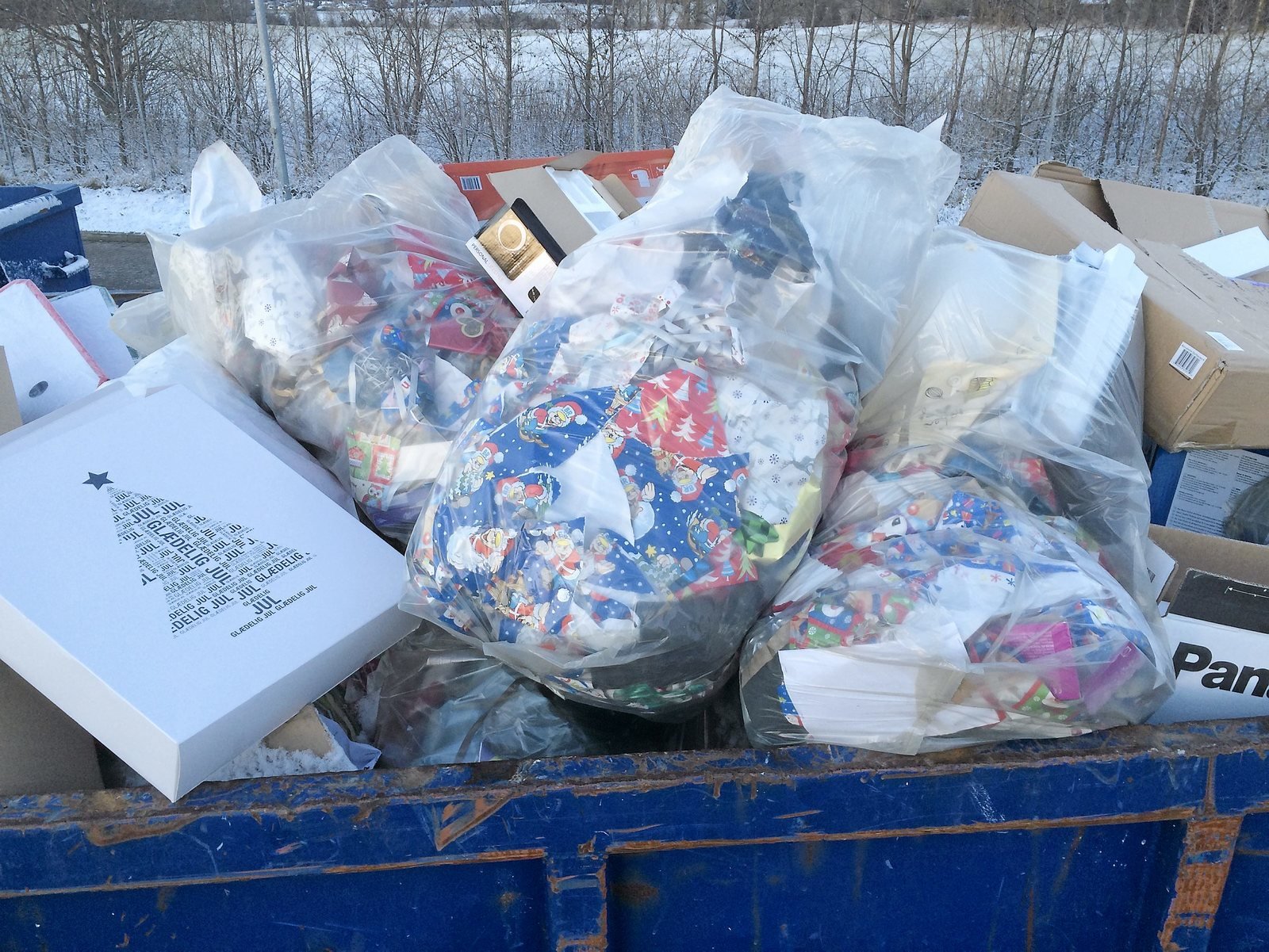 Gavepapir og nytårskrudt - hvordan er det nu lige man bedst skiller sig af med det?