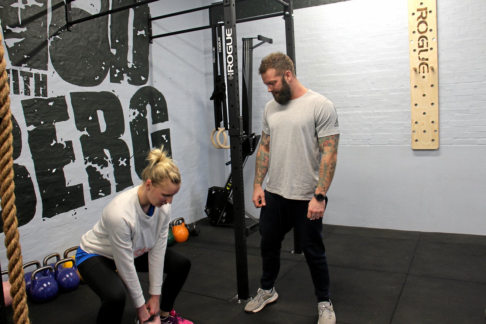 Restriktioner om brug af mundbind gældende for fitnesscentre er »ulogiske«, mener centerejer. Selv har han været smittet med coronavirus og opfordrer medlemmer til at bruge mundbindet oftere, end det er pålagt.