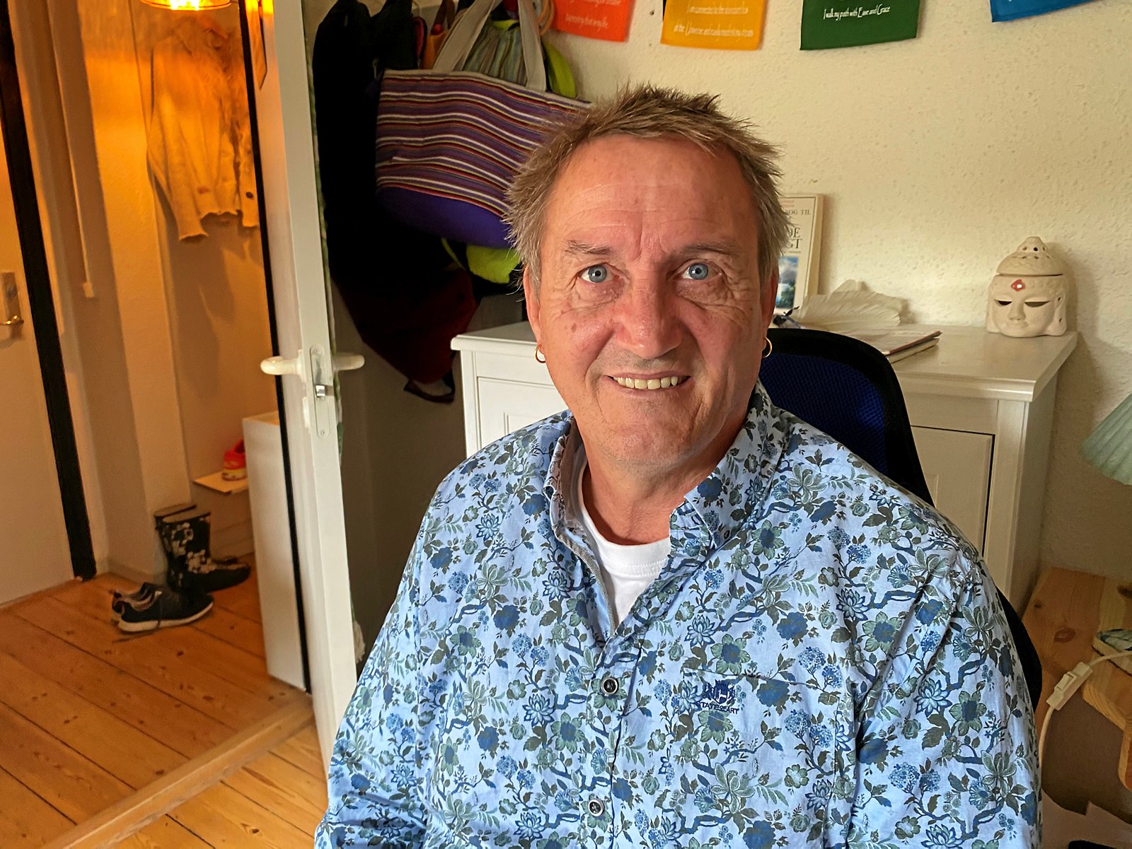 Byrådsmedlem (S) Jimmi Jørgensen fylder 60 år på torsdag. Han deler morgenbrød ud som tak for Korsørs modtagelse og opbakning til ham. I gave ønsker han sig penge, der skal bruges til, at »Korsør holder...sammen« kan arrangere juleaften for ensomme og fattige i kulturhuset. Arbejdet i byrådet kalder han et magtspil og fyldt med gammelt nag.