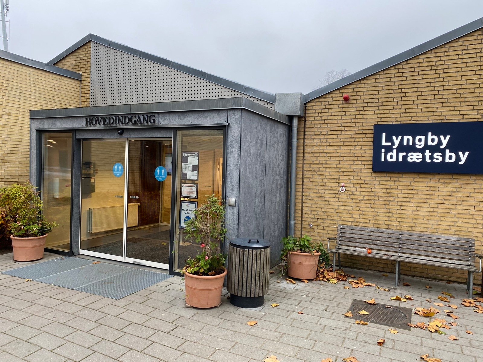 Fredag, lørdag og søndag kan man blive coronatestet i et midlertidigt testcenter i Lyngby. Man kan møde op og blive testet uden tidsbestilling.
