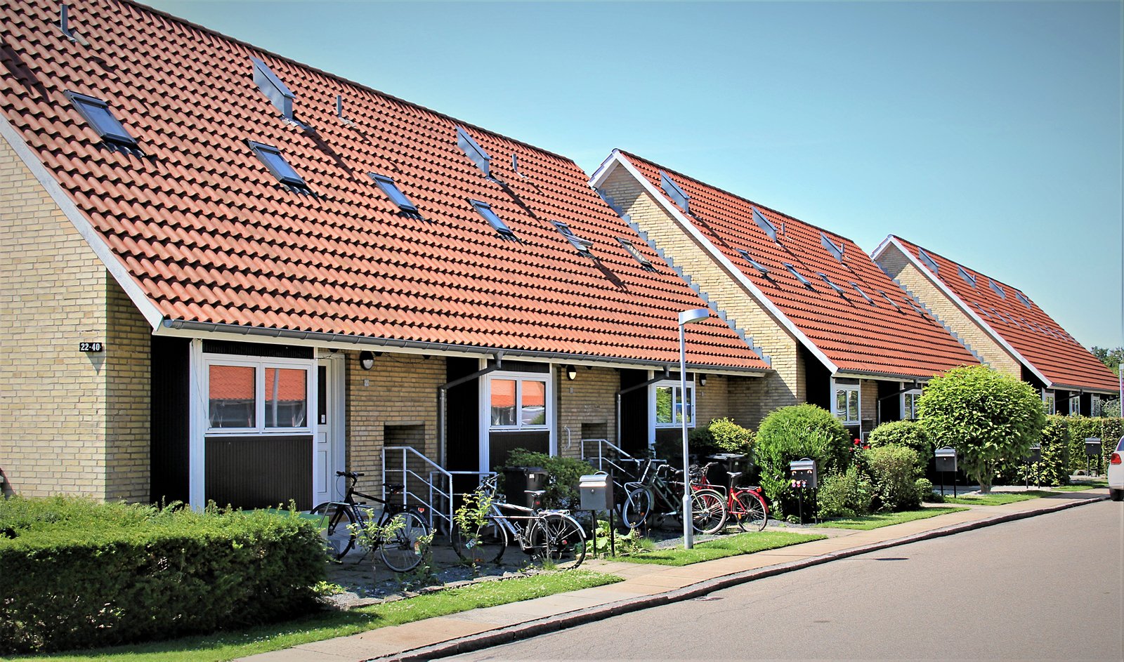 Gentofte Kommune rummer også boliger, der fortæller en mere folkelig fortælling om Danmarks historie i efterkrigstiden. Lokalhistoriker Niels Ulrik Kampmann Hansen giver en guidet historietur til Vangede