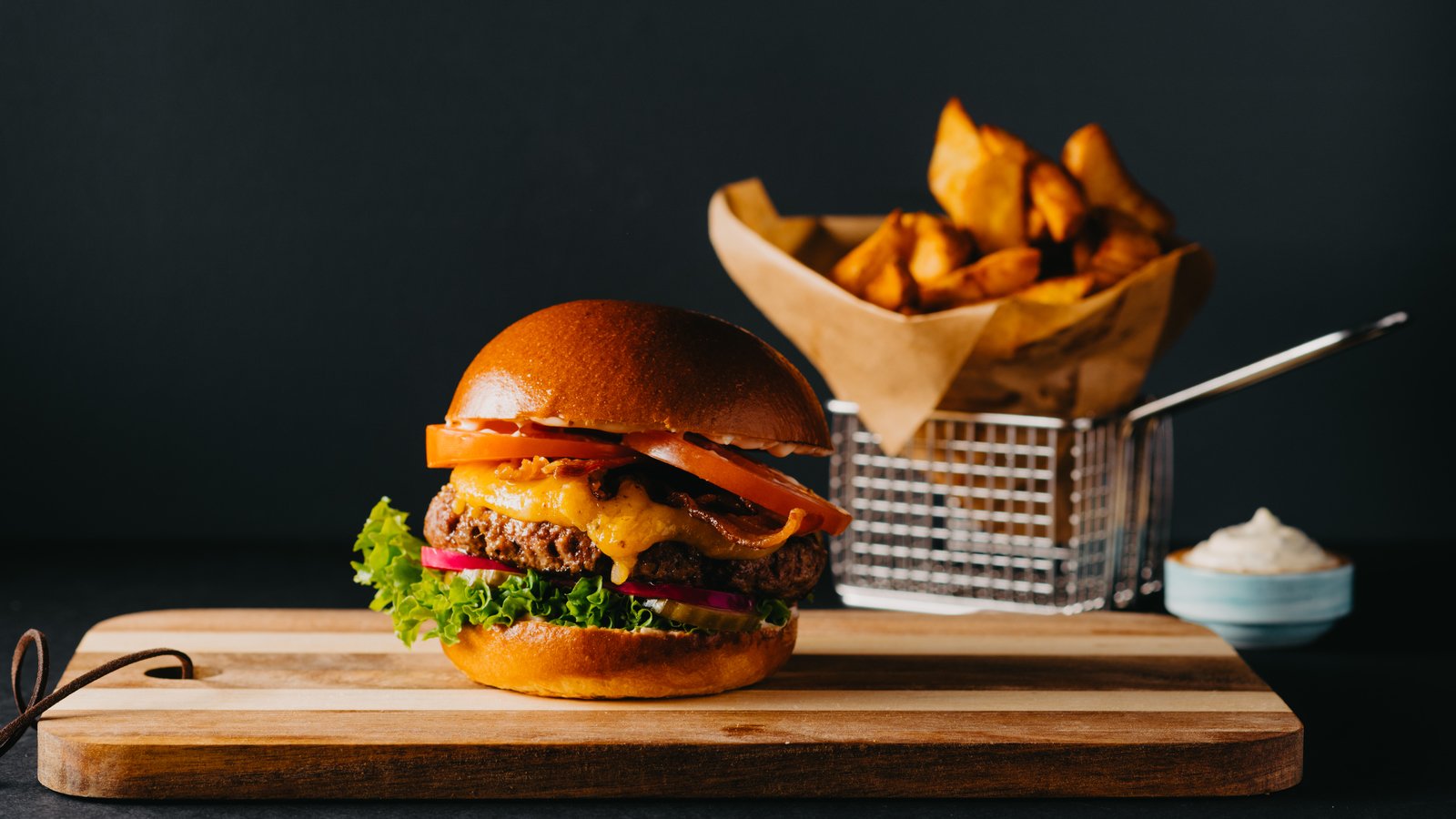 Restaurant Maku og Lisestuens Café og Burgerbar er med i opløbet om titlen Danmarks Bedste Burger