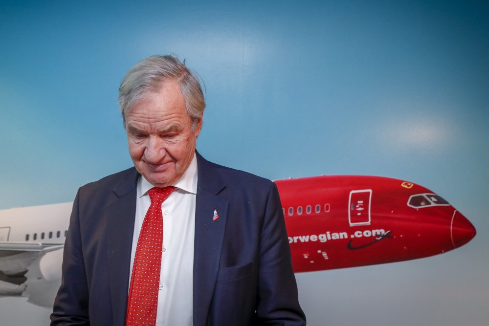 Droppet af en bejler og med røde tal er Norwegians aktie tirsdag morgen faldet.